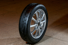 軽専用タイヤにもプレミアムの流れ ～ブリヂストン「REGNO GR-Leggera」「POTENZA Adrenalin RE003」試乗レポート／岡本幸一郎～