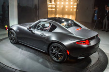 マツダ新型「ロードスターRF」/NYショー2016