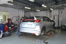 タイヤ交換風景／シノハラタイヤ（東京都江東区）