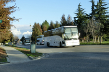グーグルのキャンパス内を走る「Gバス」。