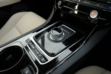 ジャガー XE 20d(直4 2.0 ターボディーゼル搭載モデル) 試乗レポート/国沢光宏