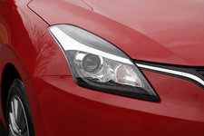 スズキ新型「バレーノ」 ボディカラー：ファイヤーレッド