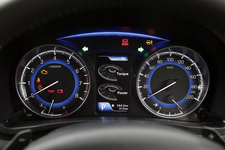 スズキ新型「バレーノ」 ボディカラー：ファイヤーレッド