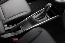 スズキ新型「バレーノ」 ボディカラー：ファイヤーレッド