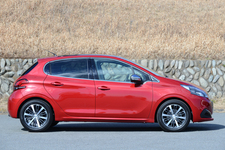 新型「プジョー 208 アリュール」 ショートインプレッション／今井優杏