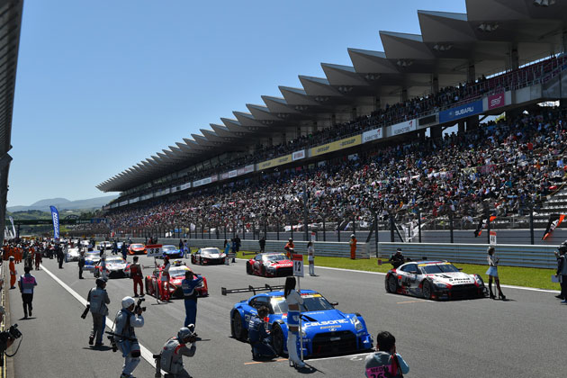 ニスモ開幕2連覇！“ガス欠・バースト”大波乱の500kmレース