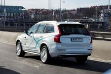 ボルボ 自動運転