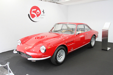 フェラーリ 330GTC (1966)