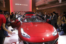 フェラーリ GTC4Lusso