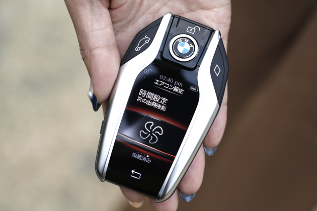 世界初、車外から「自動駐車」！ 新型 BMW 7シリーズ「リモート
