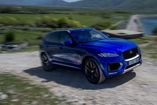 「ジャガーがあえてクロスオーバー車を造る意義とは」新型 SUV「ジャガー F-PACE」海外試乗レポート／金子浩久