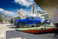 「ジャガーがあえてクロスオーバー車を造る意義とは」新型 SUV「ジャガー F-PACE」海外試乗レポート／金子浩久