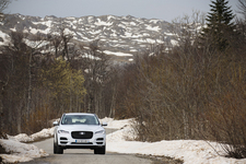 「ジャガーがあえてクロスオーバー車を造る意義とは」新型 SUV「ジャガー F-PACE」海外試乗レポート／金子浩久