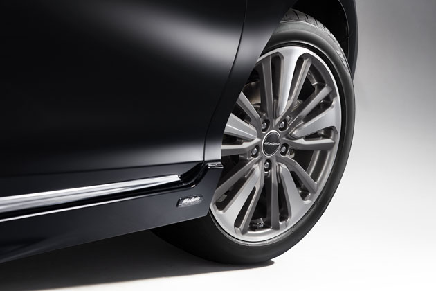 よりスポーティに！ホンダ「新型 アコードハイブリッド」純正