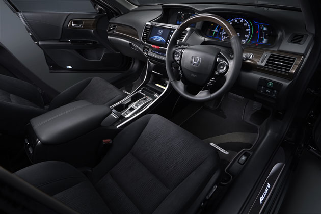 よりスポーティに！ホンダ「新型 アコードハイブリッド」純正