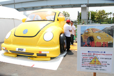 The Beetle トランポリンバルーンハウス