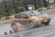 電気自動車って実は、走りもたのしいんです！／日産 新型「リーフ」試乗レポート「ジムカーナ」編／国沢光宏
