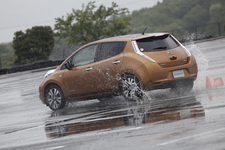 電気自動車って実は、走りもたのしいんです！／日産 新型「リーフ」試乗レポート「ジムカーナ」編／国沢光宏