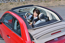 伊仏ラテン系コンパクトオープン対決！「フィアット 500C」「DS3カブリオ」試乗レポート／今井優杏