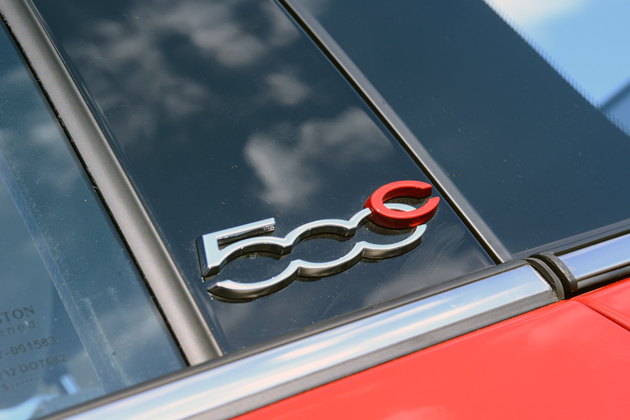 伊仏ラテン系コンパクトオープン対決!「フィアット 500C」「DS3カブリオ」試乗レポート/今井優杏