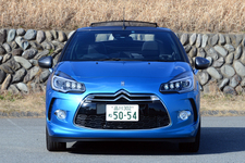 伊仏ラテン系コンパクトオープン対決！「フィアット 500C」「DS3カブリオ」試乗レポート／今井優杏