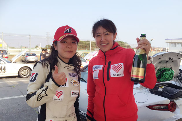 3位の小松さん（左）と井原プロジェクトリーダー（右）