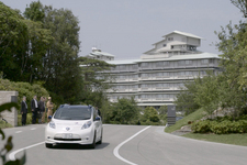 日産 リーフで自動運転技術「プロパイロット」を披露