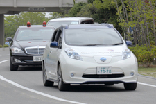 日産 リーフで自動運転技術「プロパイロット」を披露