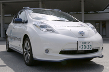 日産 リーフで自動運転技術「プロパイロット」を披露