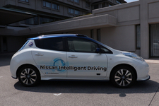 日産 リーフで自動運転技術「プロパイロット」を披露