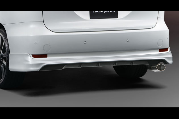 TRD、最新の“トヨタ顔”になった新型エスティマをさらに