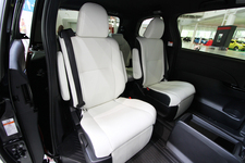 エスティマ AERAS SMART 7人乗り(ブラック×レッドマイカメタリック)