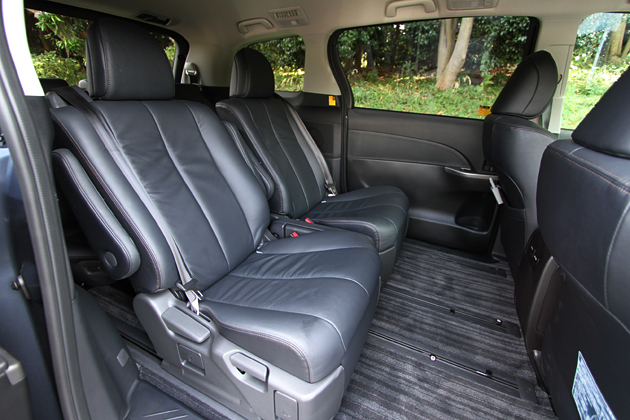 トヨタ エスティマハイブリッド(2012年マイナーチェンジモデル)