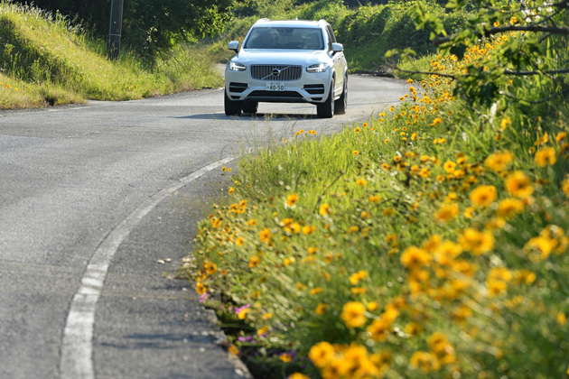 辛口評論家も珍しくホメた！人気SUVのボルボ 新型「XC90」プラグインハイブリッド 1Day 試乗でアレコレ試す！