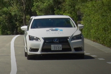 トヨタの新型自動運転実験車（Urban Teammate）[レクサス LS]