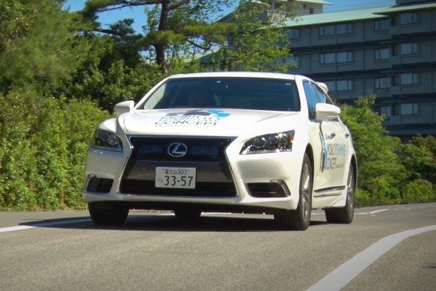 トヨタの新型自動運転実験車（Urban Teammate）[レクサス LS]