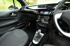 新型 DS3/DS3カブリオ 試乗レポート/藤島知子