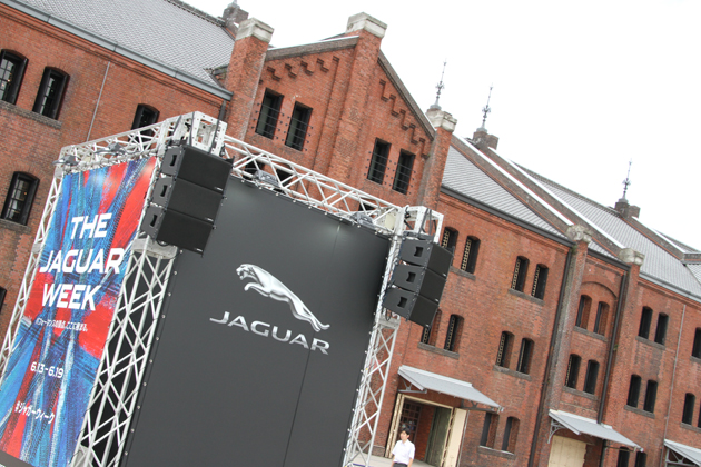 ジャガーが横浜で壁を駆け上がる！？ 新型SUV「F-PACE」発表会