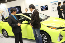 スマートコミュニティジャパン2016にて日本初公開された新型プリウスPHV
