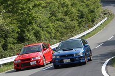 インプvsランエボWRC」黄金期の2台をレンタルで乗り比べ！イニD