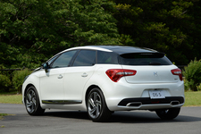 DS AUTOMOBILES 新型「DS5」試乗レポート／藤島知子