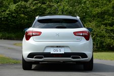 DS AUTOMOBILES 新型「DS5」試乗レポート／藤島知子