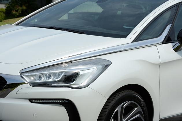DS AUTOMOBILES 新型「DS5」試乗レポート/藤島知子