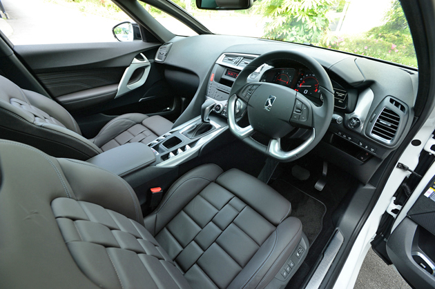 DS AUTOMOBILES 新型「DS5」試乗レポート/藤島知子