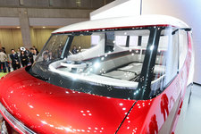 ドアミラーが無いスズキのミニバンコンセプトカー「エアトライザー」