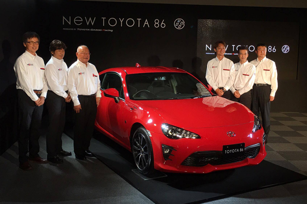 トヨタ 86 新型車解説書 タミヤ製トヨタ新型GR86のプラモデル(1/24)を買いました＼(^o