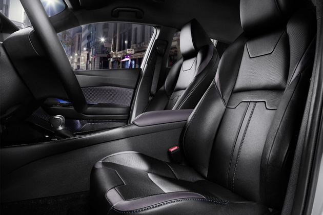 トヨタ C-HR(欧州仕様)インテリア