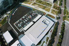 東京・お台場に誕生した巨大なBMWディーラー「BMWグループ 東京ベイ」