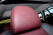 スバル「レヴォーグ STI スポーツ」