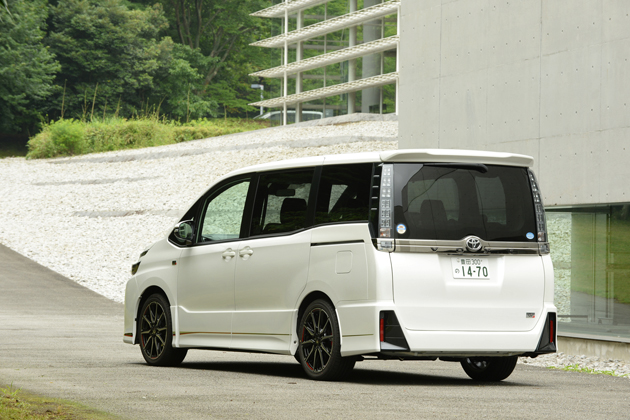 G Sシリーズ初の 2代目モデル トヨタ 新型 ヴォクシー ノア G S 試乗レポート 1 4 徹底検証 16年新型車種ー試乗 レポート Mota